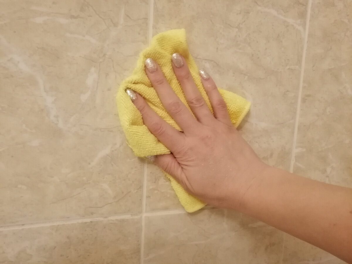 Експерти пояснили, як швидко та без клопоту очистити плитку у ванній кімнаті – поради