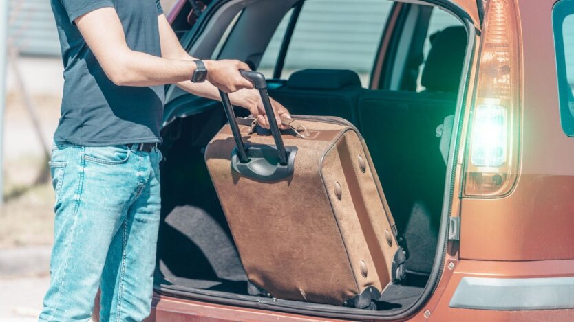 Виїзд чоловіків за кордон