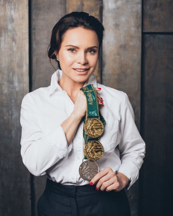 Лілія Подкопаєва з медалями / © instagram.com/liliyapodkopaeva