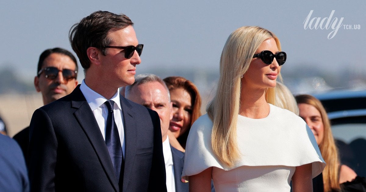 У білій обтислій сукні та з сумкою Dior: Іванка Трамп з чоловіком і батьком прибула до Ізраїлю