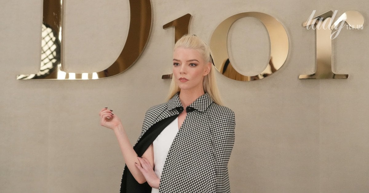 У кейпі з принтом "гусяча лапка": Аня Тейлор-Джой відвідала показ Dior у Парижі