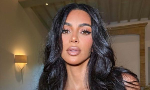 Кім Кардаш'ян вже випустила святкову кампанію від SKIMS (фото)