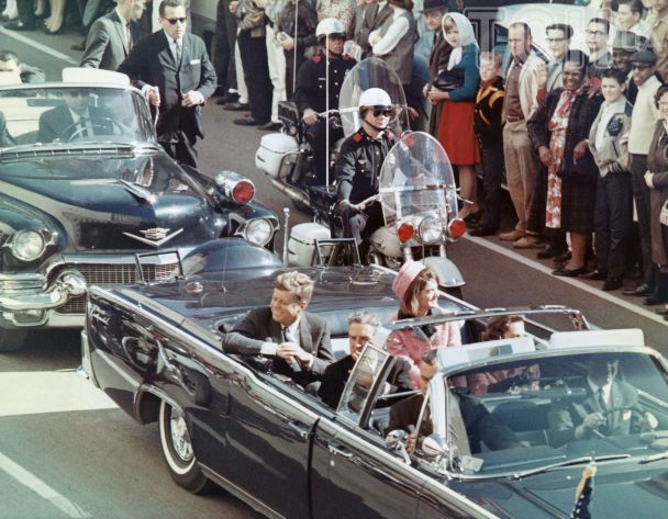Жаклін і Джон Кеннеді 22 листопада 1963 року / © Getty Images