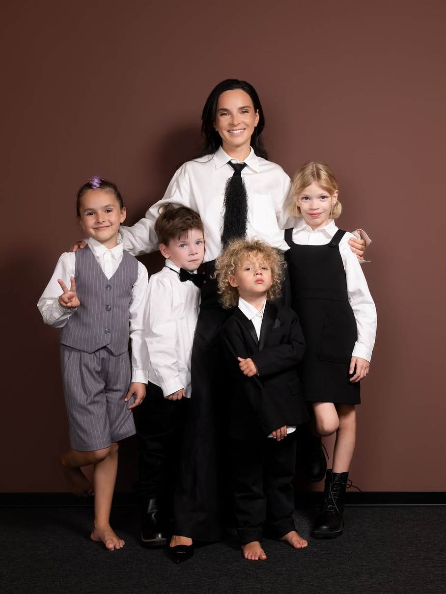 Інна Мірошниченко попозувала зі своїми дітьми