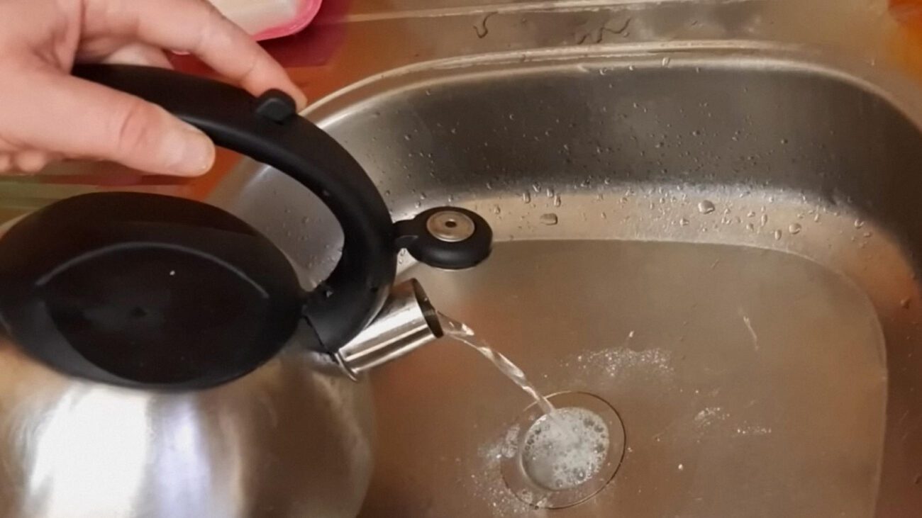 Господині розповіли, як швидко прочистити раковину і унітаз 