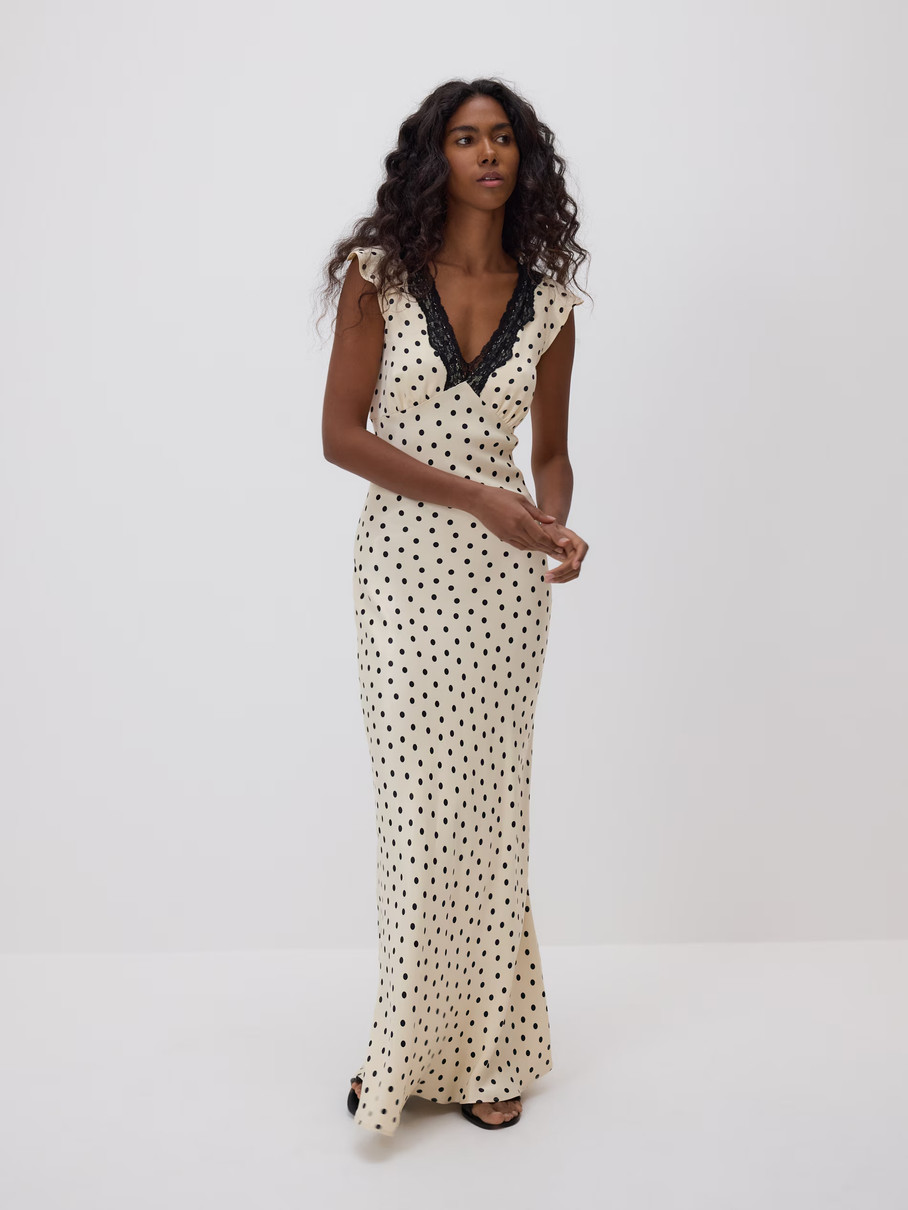 Дівчина у сукні в горошок