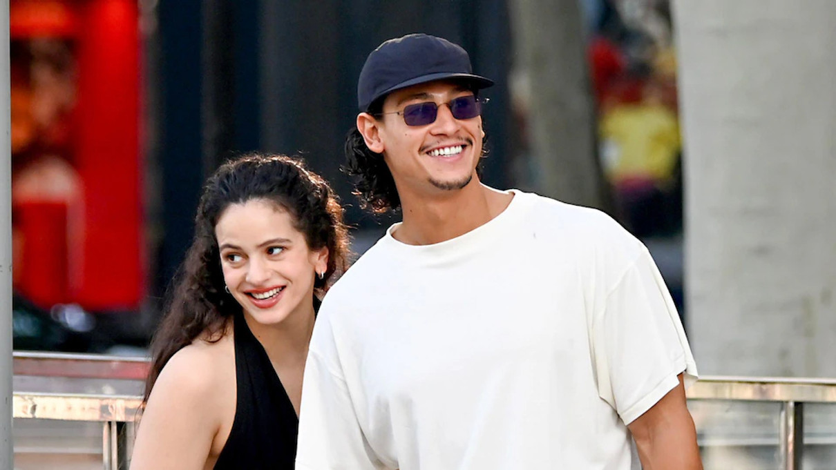 Росалія разом з Еміліо Сакрая