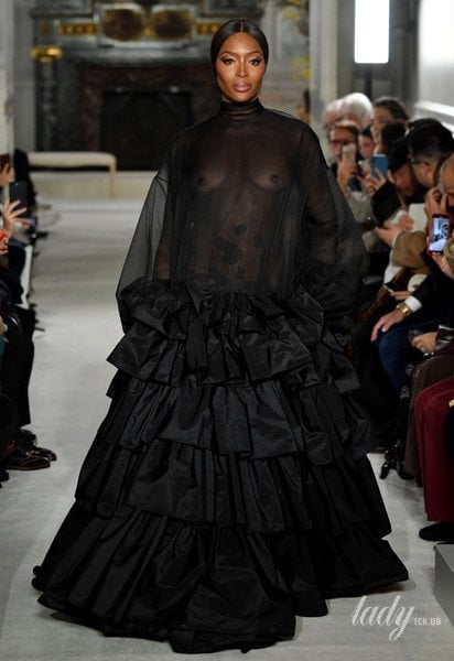 Наомі Кемпбелл на показі Valentino Spring Summer 2019 в Парижі / © Getty Images