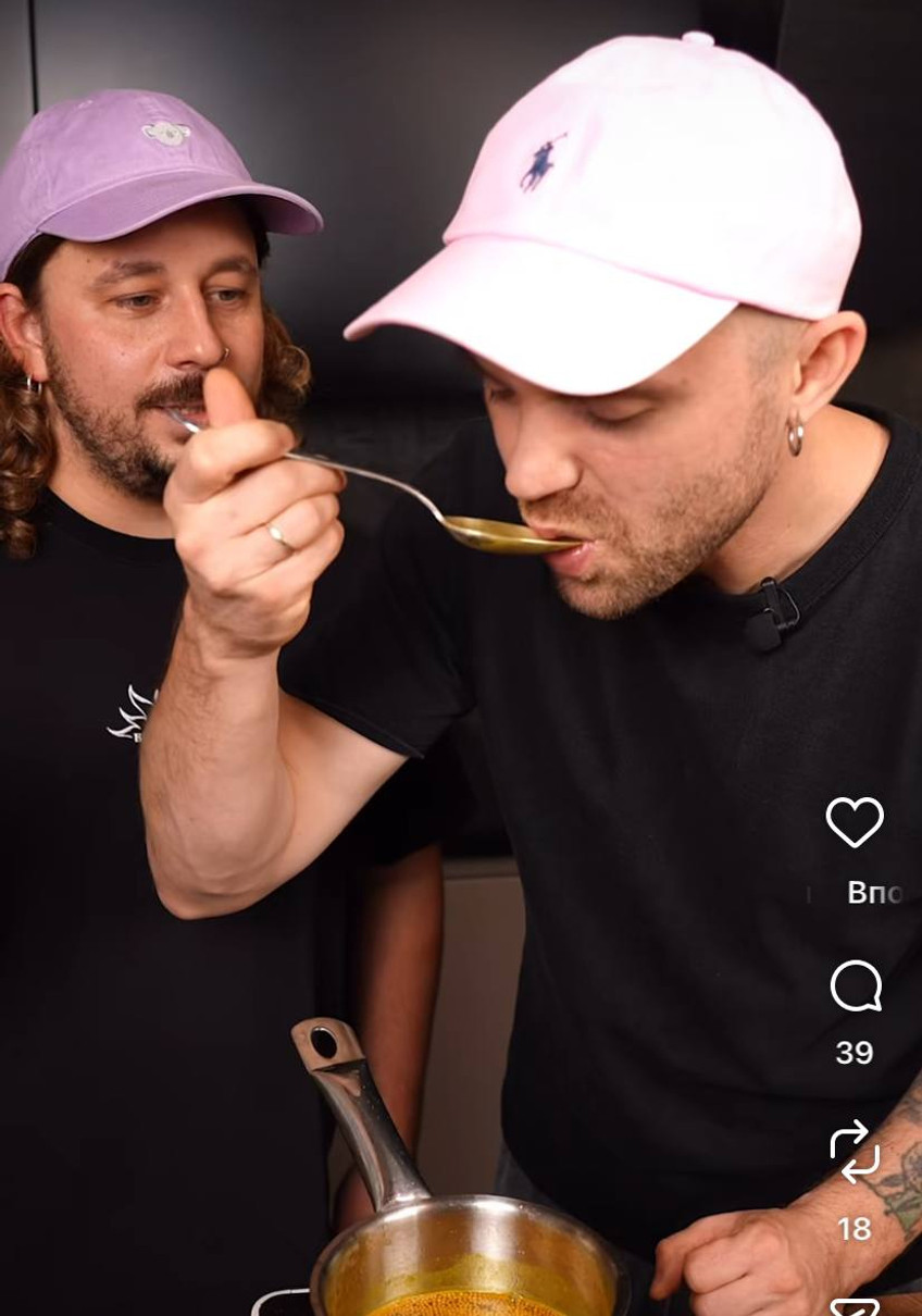 Міша Кацурін з другом показали рецепт соковитого бургера