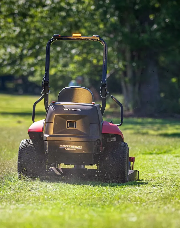 З місцем для пасажира: Honda показала електричну газонокосарку на автопілоті