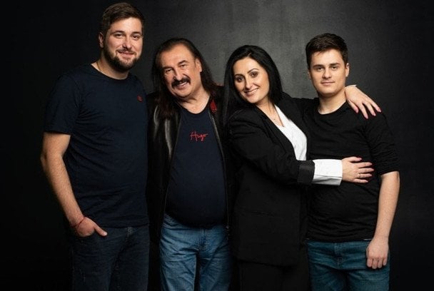 Степан Гіга з родиною / © instagram.com/stepan.giga_official