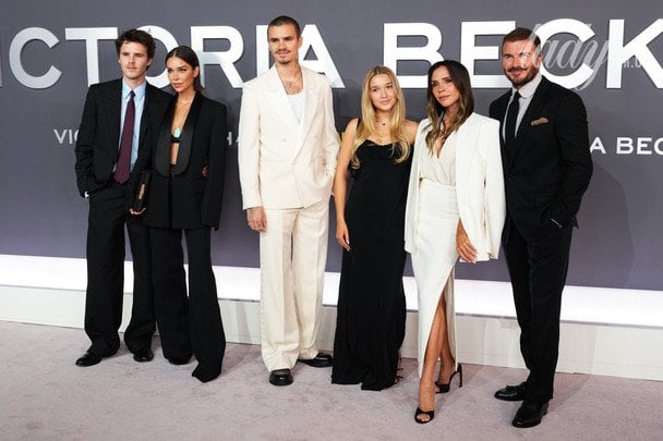 Вікторія та Девід Бекхем із синами та донькою / © Associated Press