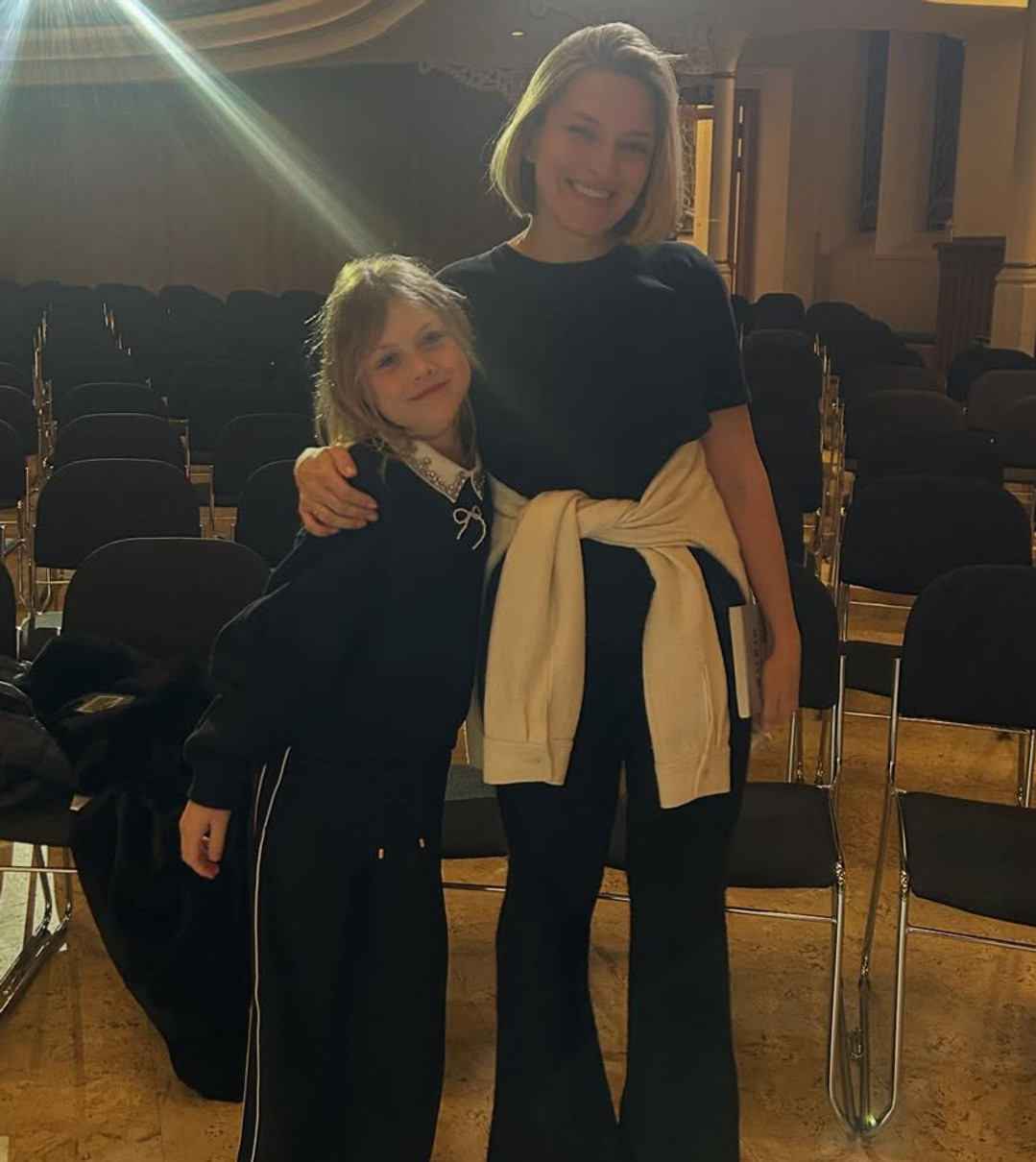 Оля Фреймут показала стильну дочку на концерті хору