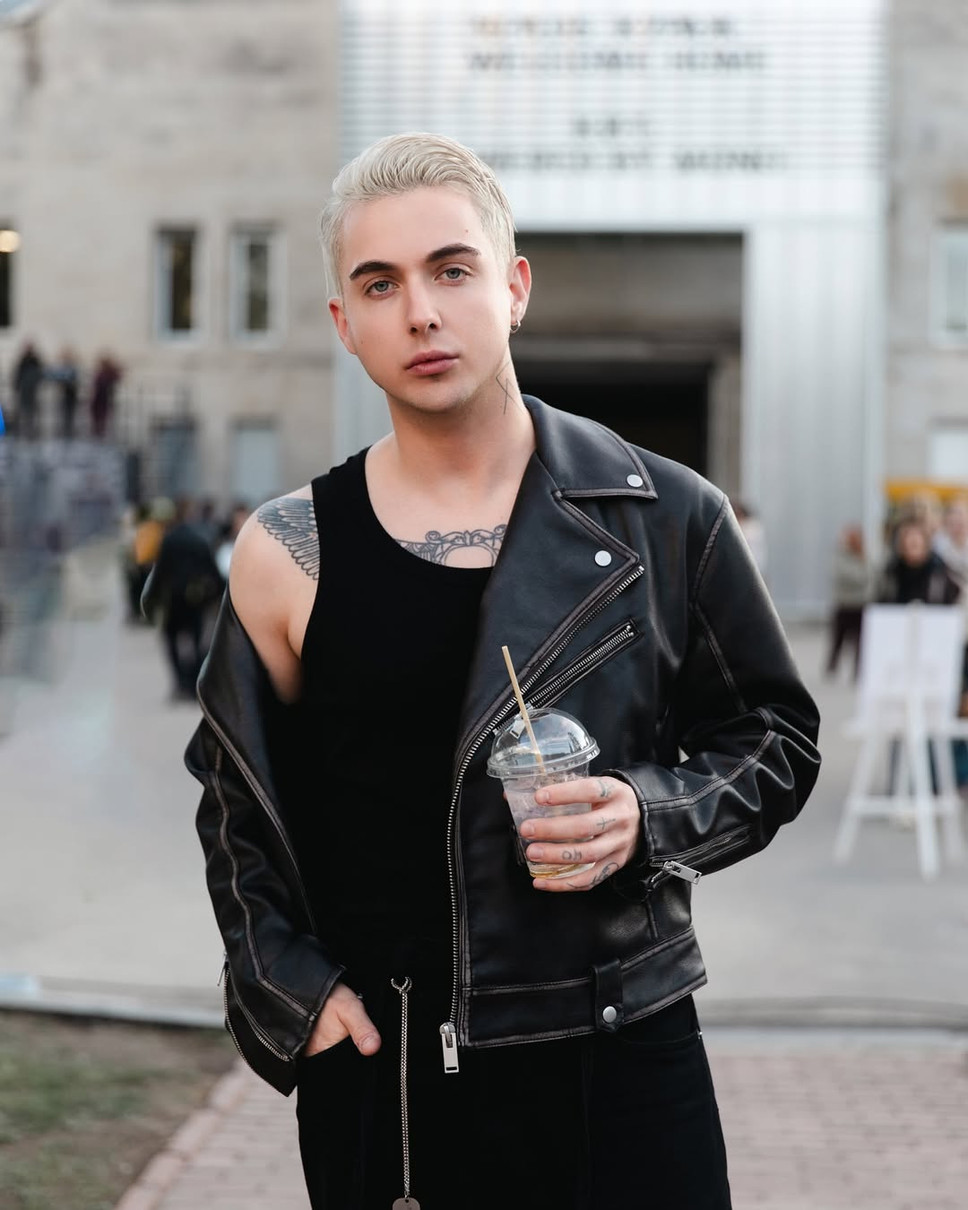 Співак Melovin