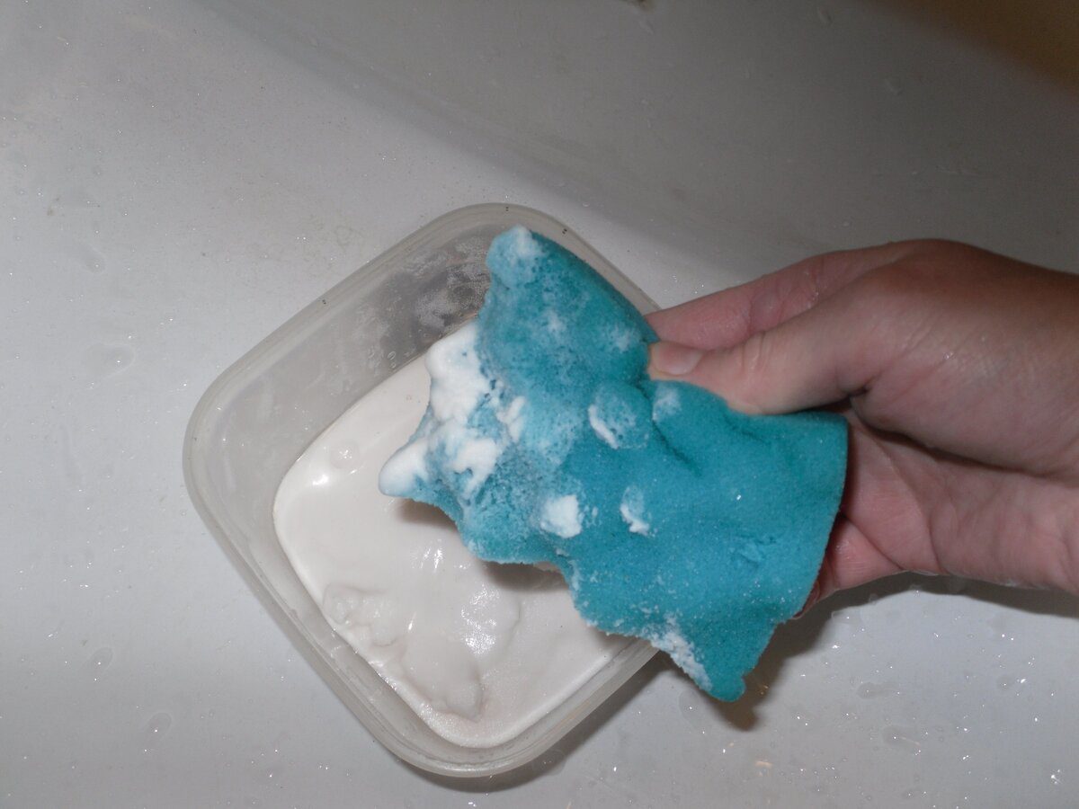 Експерти розповіли, як очистити ванну від нальоту за допомогою домашнього мийного засобу