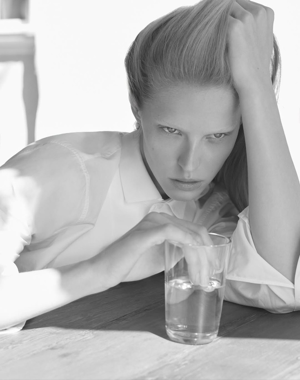 Невістка Шварценеггера з ефектним поглядом постала на сторінках журналу