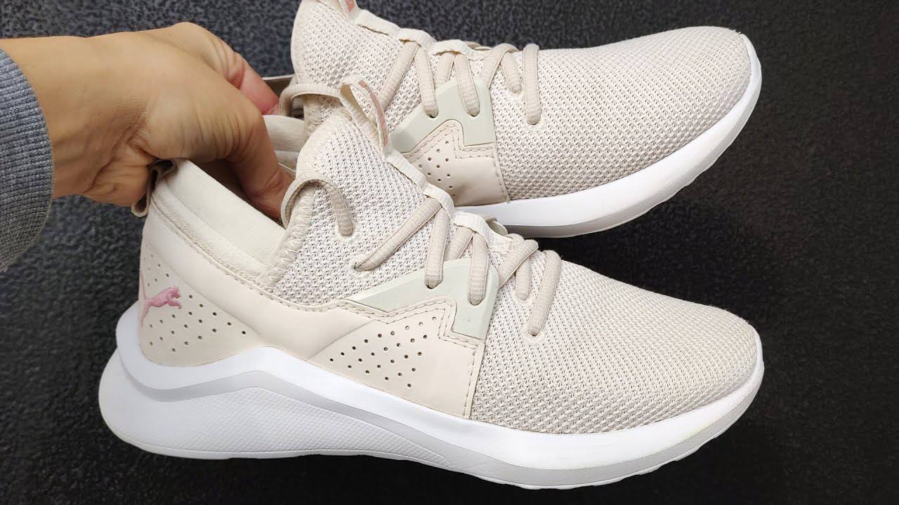 Господині розповіли, як сушити світле взуття, щоб не зʼявлялися плями