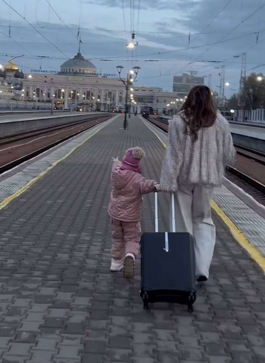 Наталія Могилевська показала милі кадри з дочкою на вокзалі