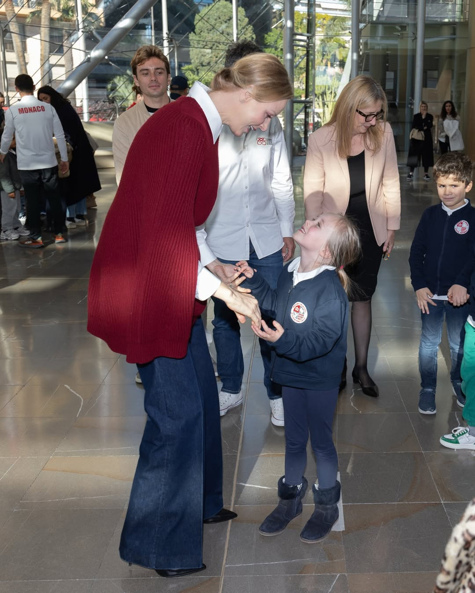 Княгиня Шарлін попозувала з дітьми Монако