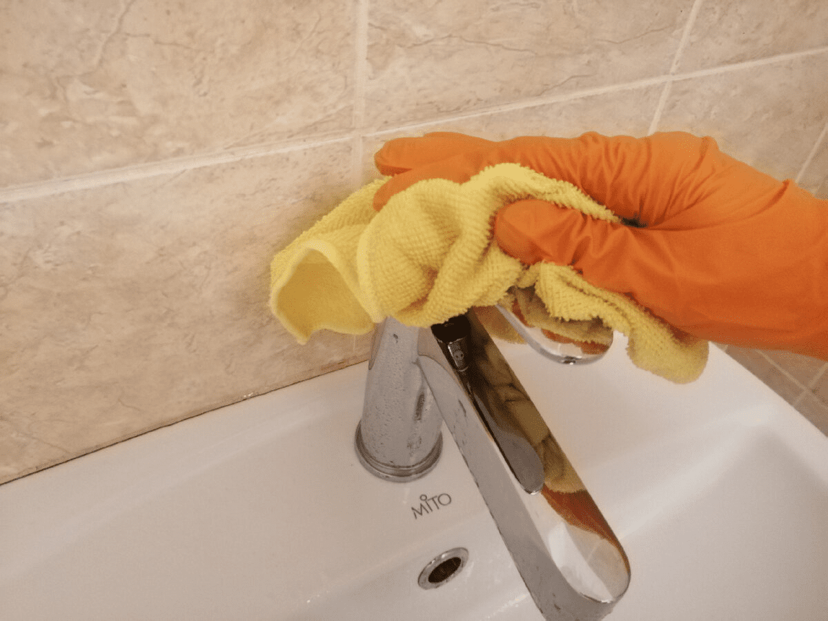 Експерти пояснили, як очистити ванну від нальоту та бруду без використання побутової хімії