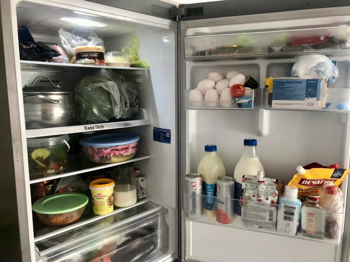 Господині розповіли, чому не можна ставити гарячу їжу у холодильник 