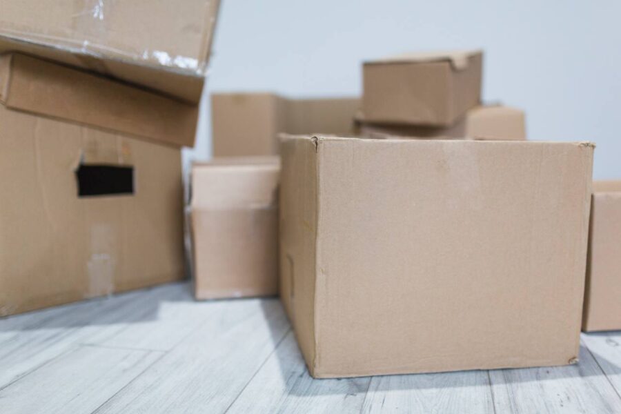 Городники розповіли, як використати картон у саду та на городі