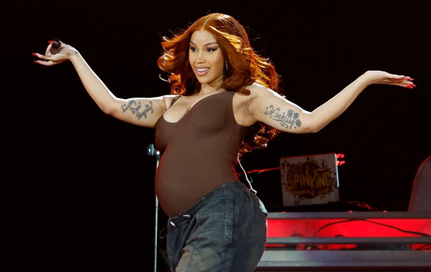 Cardi B стала мамою вчетверте