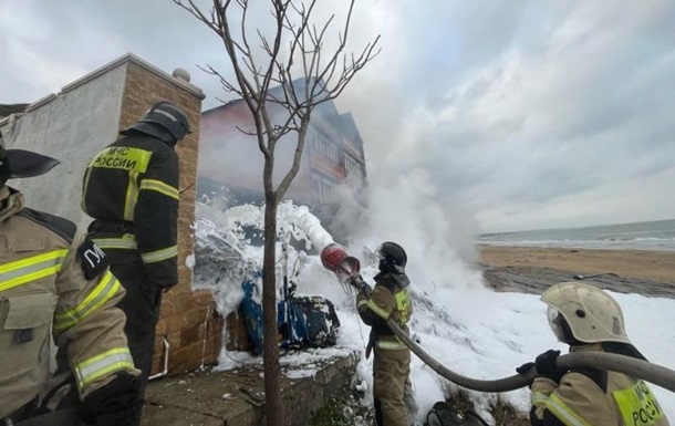 В Дагестані гелікоптер упав на житловий будинок: є загиблі й поранені