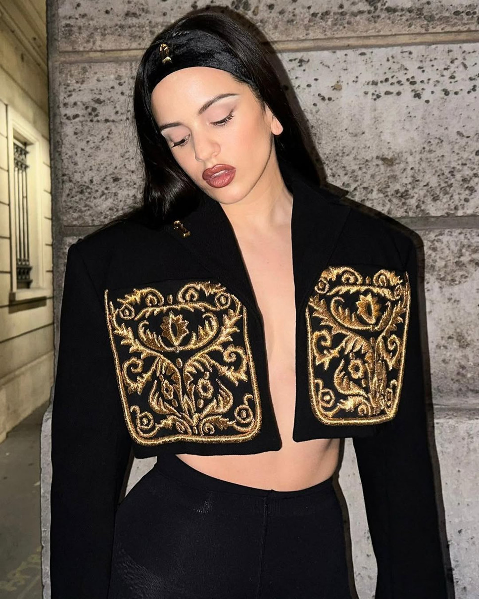 Співачка Розалія