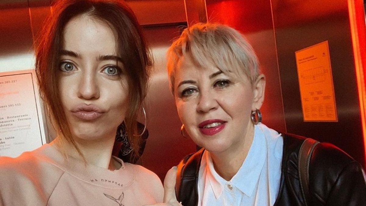 Дорофєєву знають всі, а хто її народив? Як виглядає мати 35-річної співачки, яка нещодавно переїхала з Криму
