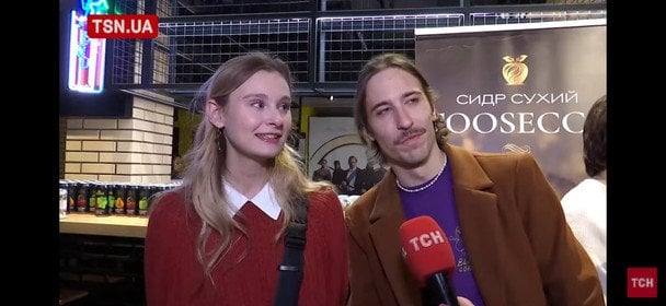 Ілля Чопоров з нареченою / © Скриншот з проєкту "Наодинці з Гламуром"