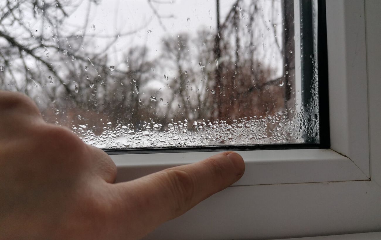 Господині розповіли, як швидко позбутися конденсату на вікнах