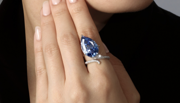 На аукціоні Christie’s продали блакитний діамант за понад $25 мільйонів