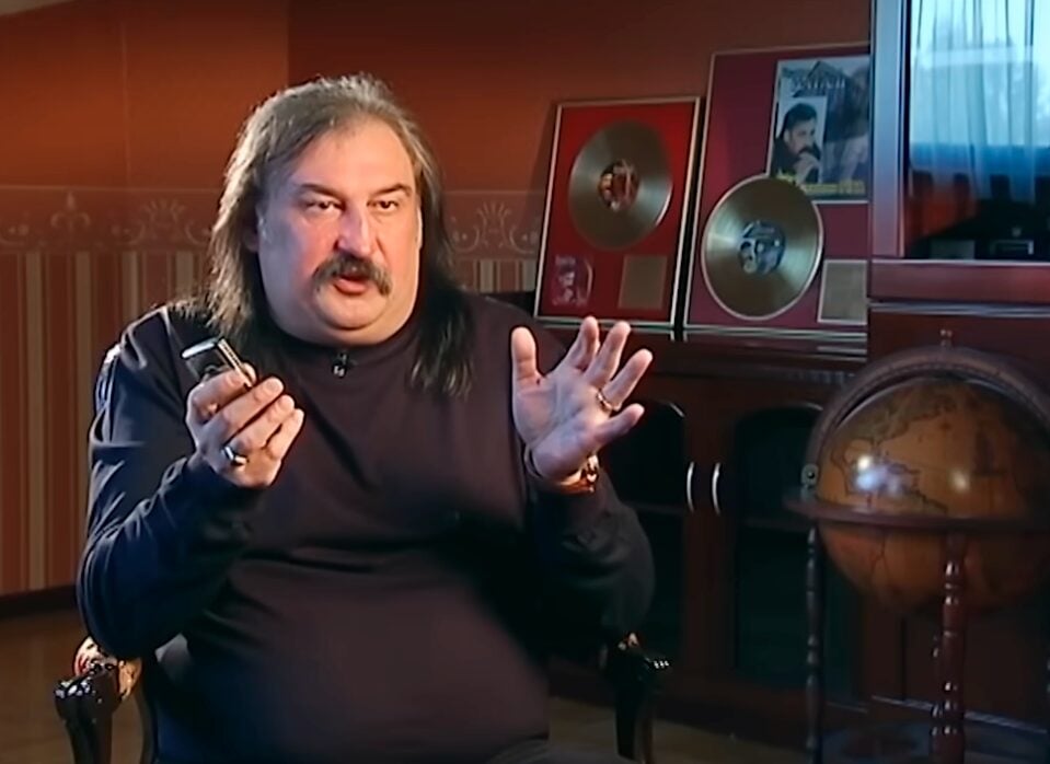Третя дружина й величезний палац, як у Камалії: 65-річний Степан Гіга розкошує в Івано-Франківську