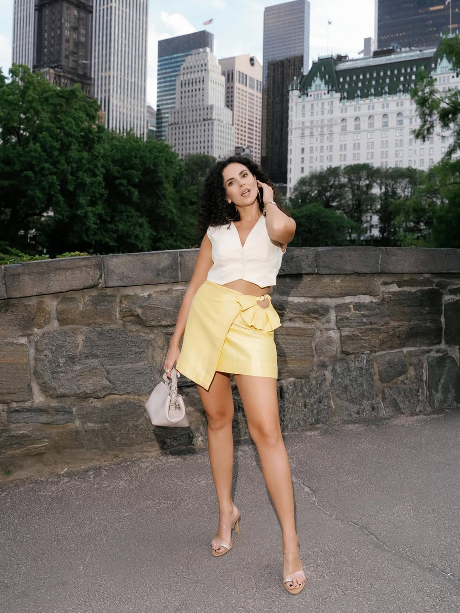 Настя Каменських показалася у спідниці