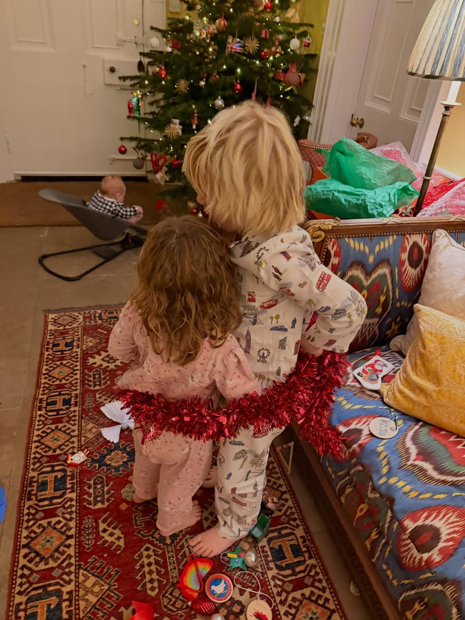 Борис Джонсон з дружиною нарядили новорічну ялинку