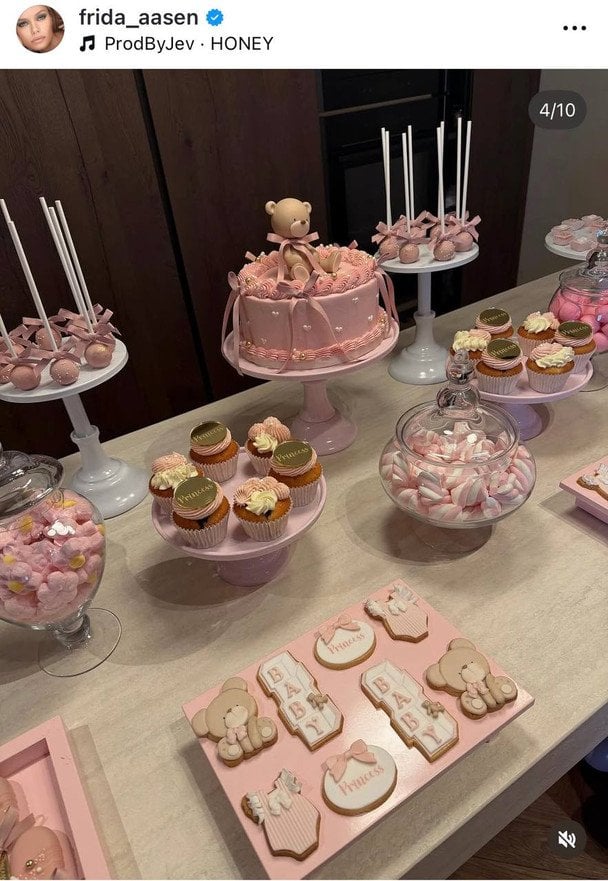 Вечірка baby-shower / © Instagram Фріди Аасен