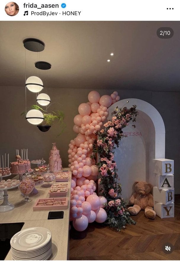 Вечірка baby-shower / © Instagram Фріди Аасен