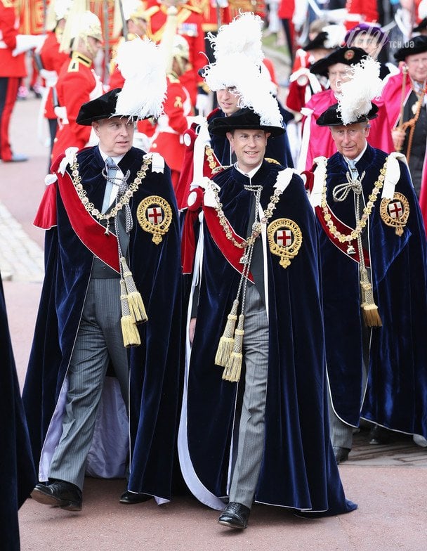 Колишній принц Ендрю, його молодший брат принц Едвард і король Чарльз / © Associated Press