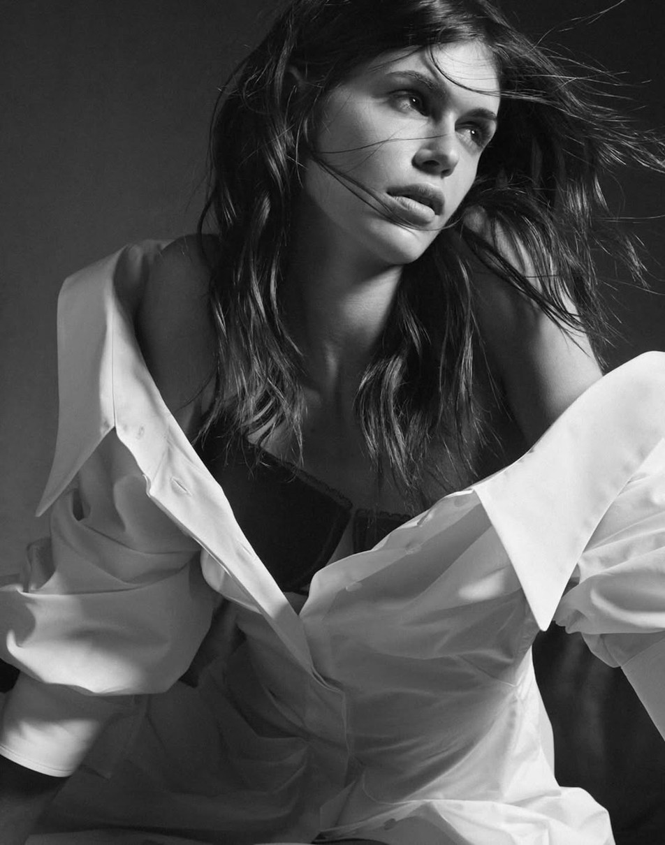 Дочка Кроуфорд посвітила ліфчиком на млосних фото в глянці