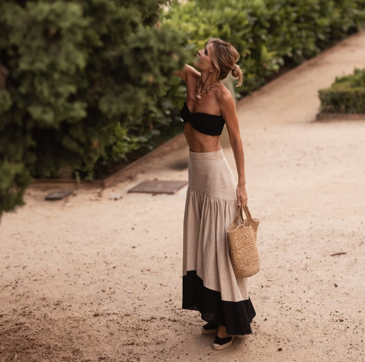 Катерина Кузнецова посвітила стрункою фігурою на природі в Іспанії