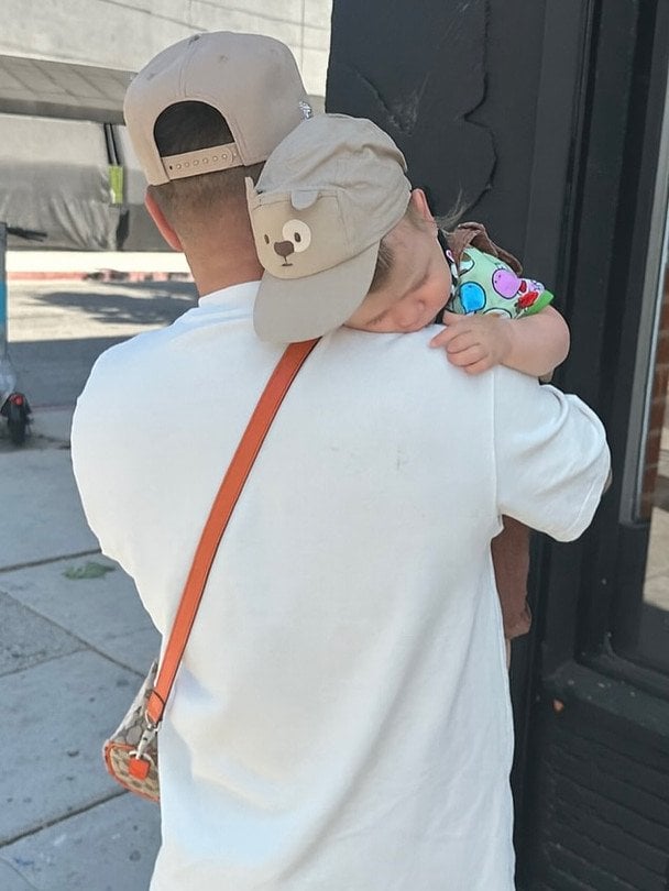 MONATIK із наймолодшим сином / © instagram.com/monatik_official