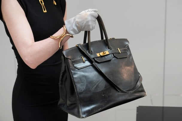 Перша сумка Hermès Birkin, яку продали у липні 2025 року / © Associated Press