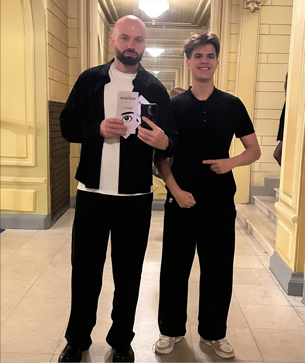 Слава Дьомін зі своїм сином попозував на концерті Монатіка