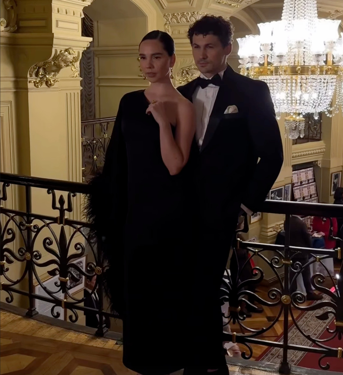 Дружина Олександра Усика показала стильний лук на концерті Монатіка