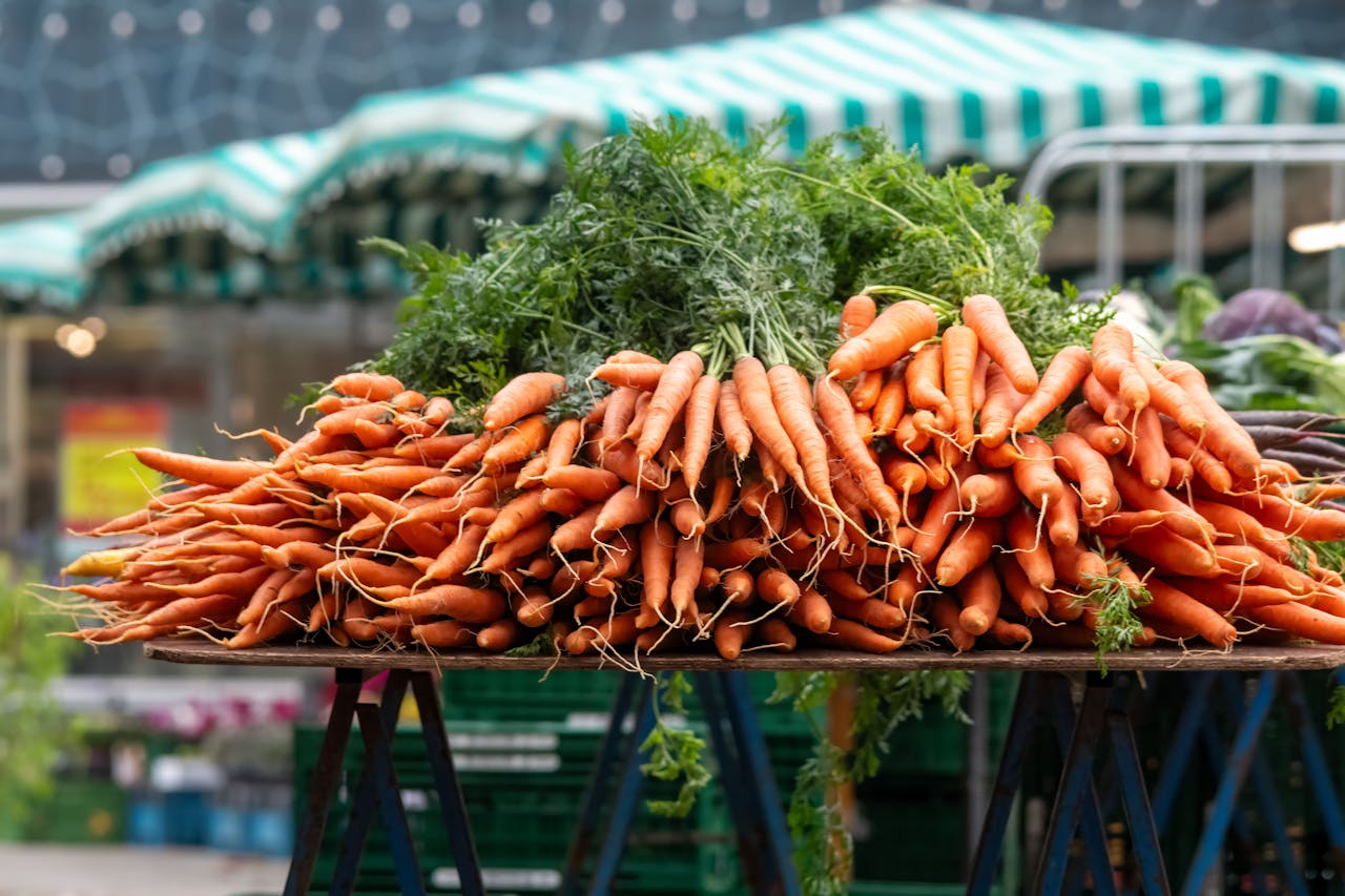 Городники пояснили, чому морква може розтріскуватись у процесі вирощування та як це виправити