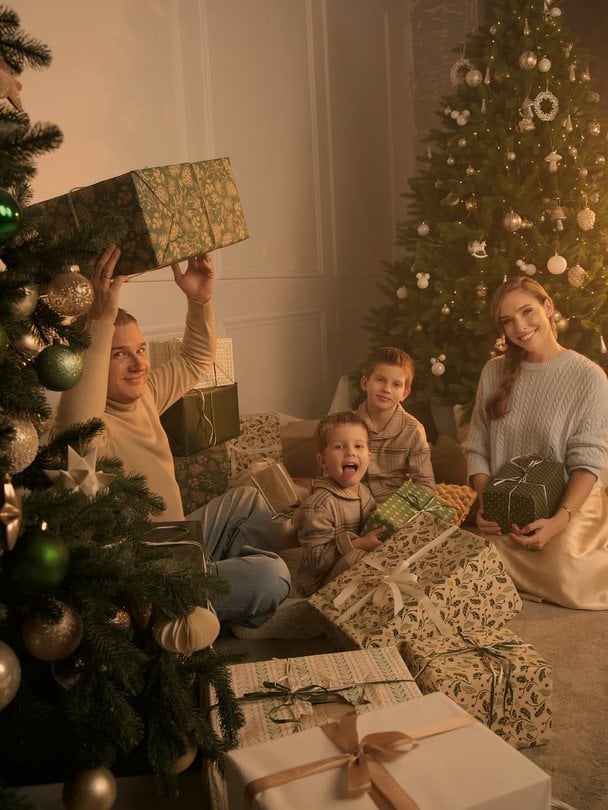 Катерина Осадча та Юрій Горбунов з дітьми / © instagram.com/kosadcha