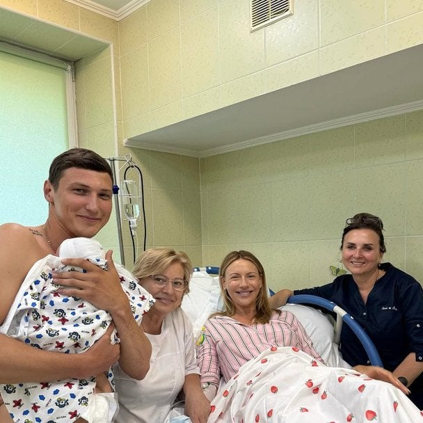 Леся Нікітюк і її наречений з сином / © instagram.com/lesia_nikituk