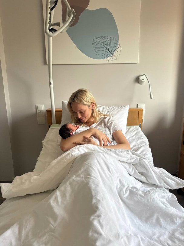 ROXOLANA з донькою / © instagram.com/roxolanas