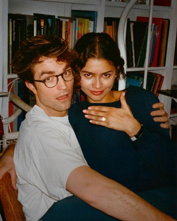 6931_robert_pattinson_i_zendeya.jpg (64.54 Kb)